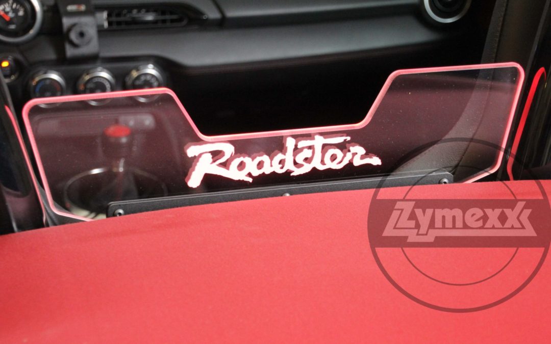 Windrestrictor® Windschott beleuchtet Mazda MX-5 ND mit „Roadster“ Schriftzug