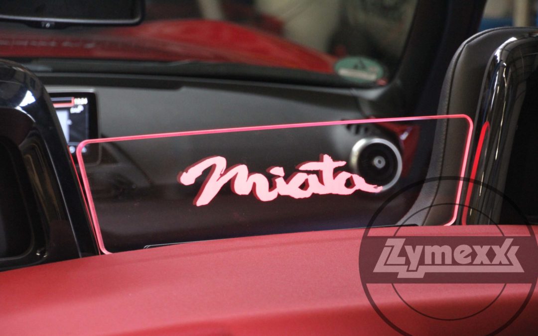 Windrestrictor® Windschott beleuchtet Mazda MX-5 ND mit „Miata“ Schriftzug