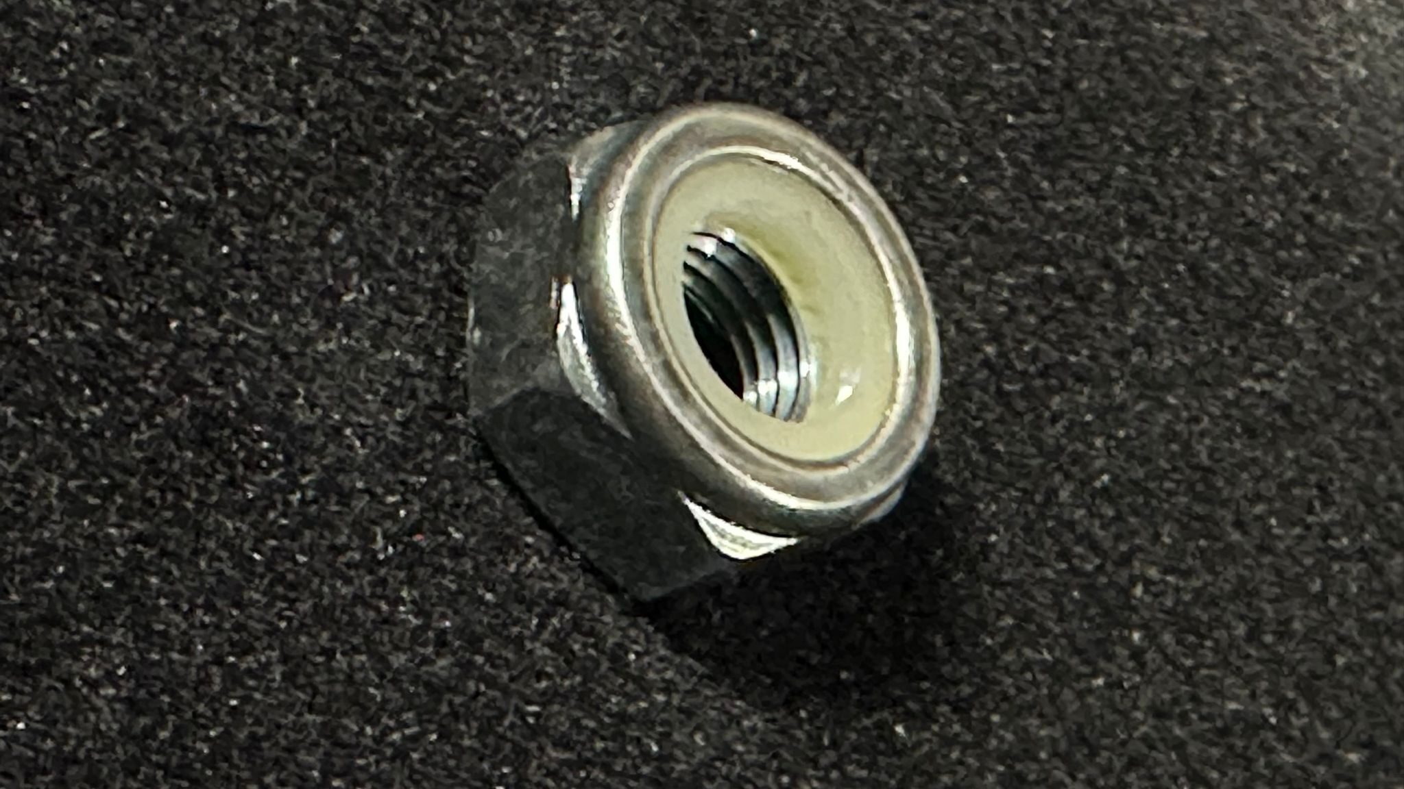 Lenkradmutter – Mazda (mit Loctite-Versiegelung) 1 Lenkradmutter – Mazda (mit Loctite-Versiegelung)